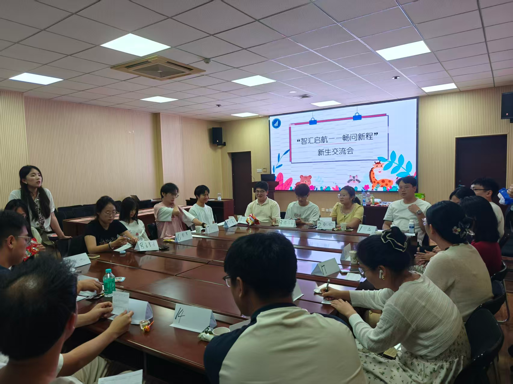 太阳集团tyc举办“智汇启航·畅问新程”新生交流会暨“智汇”圆桌派活动